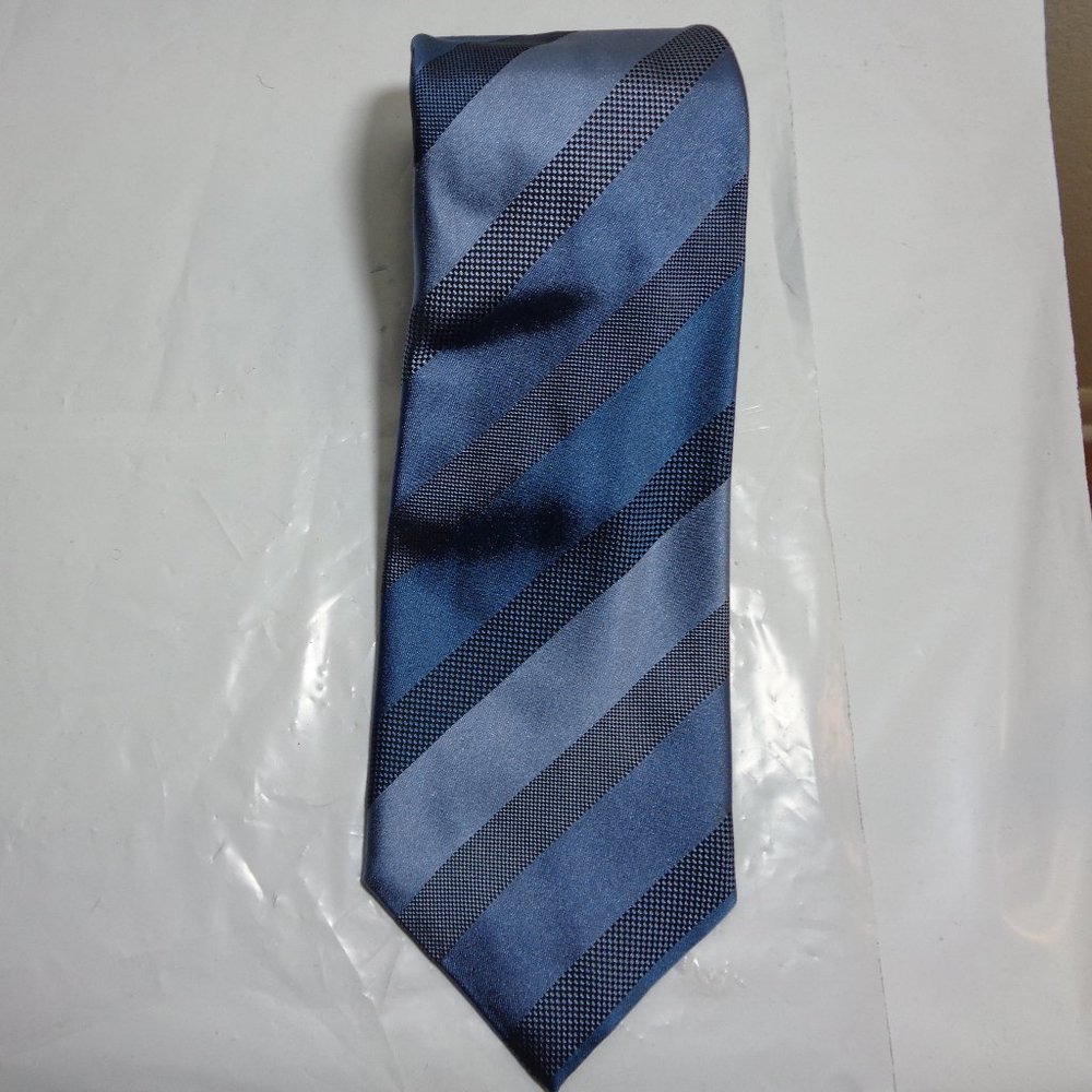 Banana Republic 100% Silk Necktie Blue Tones